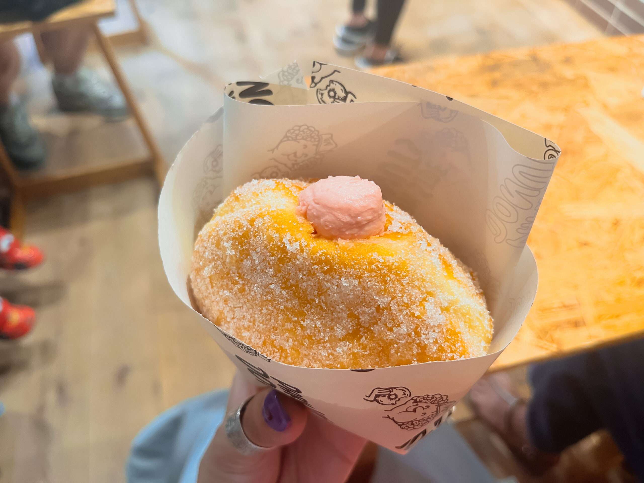 中のクリームがとにかくすごいボリューム感！1つで満腹になるドーナツ。世田谷公園「PARK SIDE DONUTS」 | Ramip