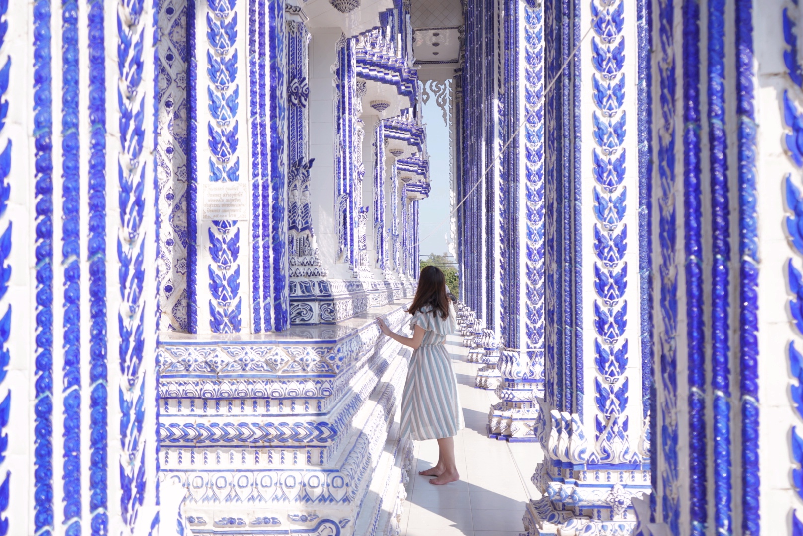 1002★タイ国王 ペアカップ 寺院の形 ハンドペイント 共箱 陶器